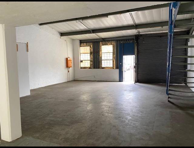 135M² WAREHOUSE TO LET IN SPRINGFIELD PARK